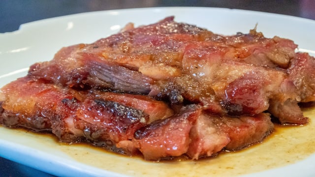 Porco assado macio com marinada cítrica: aprenda como fazer a receita que é sucesso há gerações na minha família