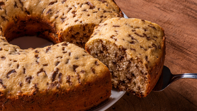 Como fazer bolo formigueiro? A receita do TudoGostoso é fácil e fica melhor que o de padaria