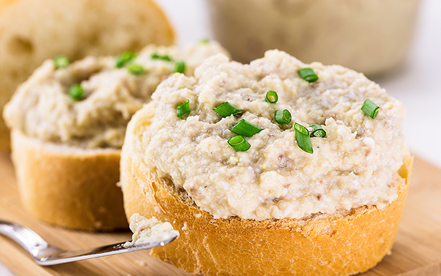 O segredo para um lanche saudável é essa pastinha de frango fit: recheio gostoso e com poucas calorias