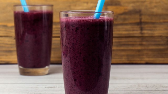 Dois copos de suco de jabuticaba consistentes e geladinhos (Créditos: Shutterstock)