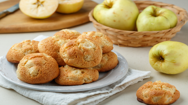 Biscoitos de maçã em 30 minutos: sobremesa rápida, fofa e irresistível para qualquer momento