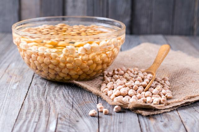 Muitas pessoas colocam o grão-de-bico de molho, mas não sabem qual é o benefício mais importante de fazer isso