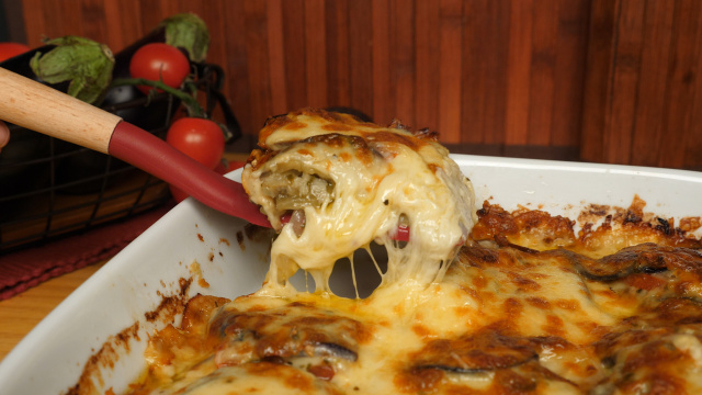 Comer berinjela nunca foi tão gostoso com essa berinjela ao forno! (Créditos: TudoGostoso)