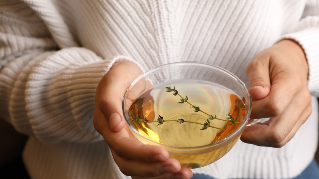 Esse é o chá desconhecido que promete melhorar os sintomas da indigestão e controlar o colesterol