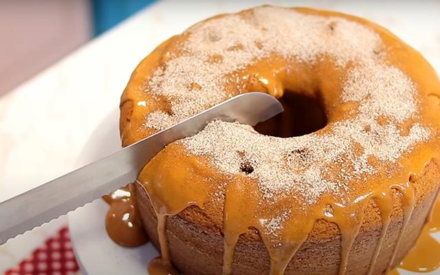 Essa receita não tem erro, só faça: bolo de churros fofinho e muito fácil de fazer