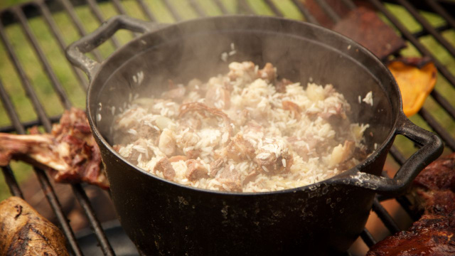 Comida de peão feita no fogo de chão em Barretos: você tem que provar essa deliciosa tradição!
