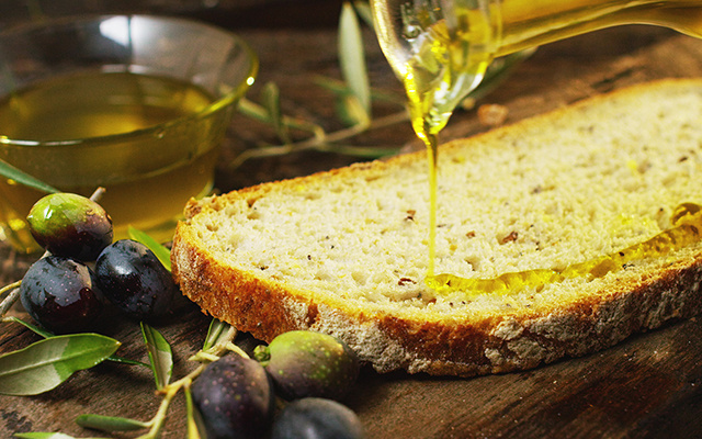 Experimentar um azeite grego é uma daquelas coisas que você precisa fazer antes de morrer, a diferença de sabor é abismal!