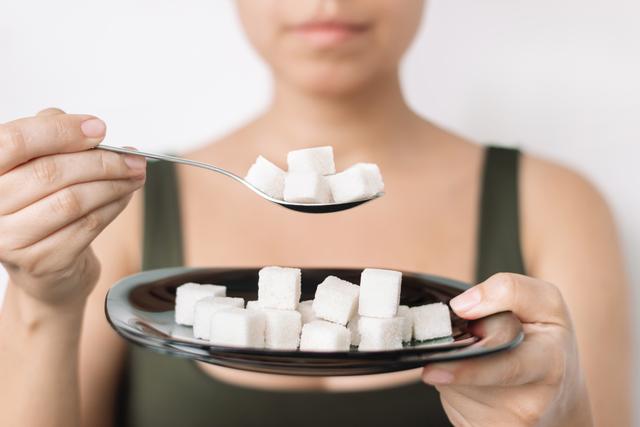 "Não coma açúcar em excesso": especialistas definem qual é a quantidade de açúcar que você pode consumir por dia