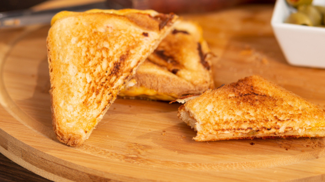 Pão de cuscuz no micro-ondas: receita simples, deliciosa e perfeita para variar no café da manhã