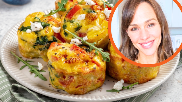 Eu transformei os ovos mexidos com queijo cottage que eu fazia o tempo todo em muffins para lanchar no trabalho: é a receita de café da manhã favorita de Jennifer Garner