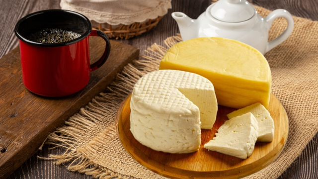 Queijo Minas vira Patrimônio Imaterial da Humanidade: entenda a diferença entre a produção artesanal e industrial e como escolher o melhor