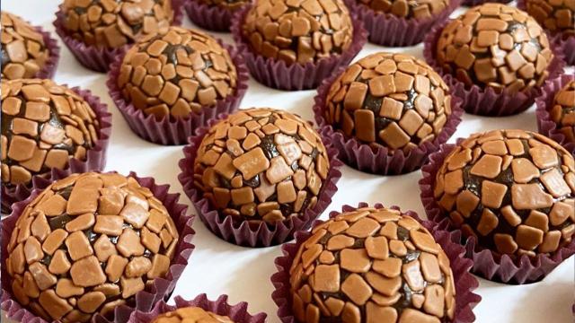 Aprendi essa receita de brigadeiro gourmet com uma doceira profissional e agora só faço assim!