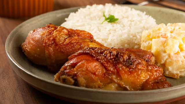 O passo essencial para deixar o frango com uma crosta crocante e dourada como nos pratos do MasterChef Brasil