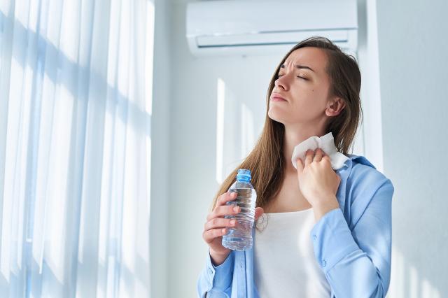 Ar-condicionado sem gelar nesse calor não dá: esse é o truque prático para consertar sem chamar o técnico