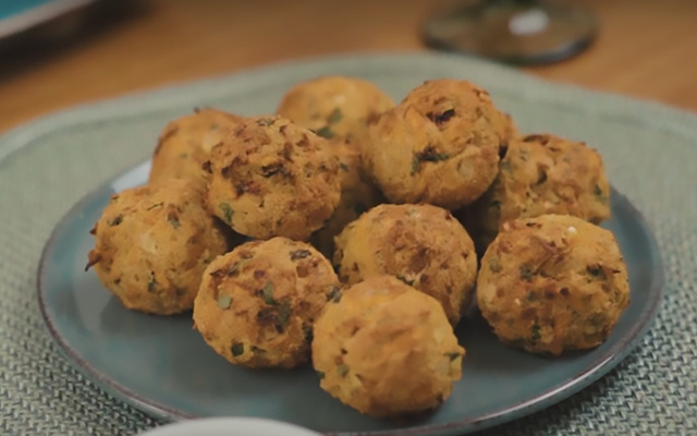 Essa receita de bolinho recheado é tão fácil que virou meu lanche preferido da semana