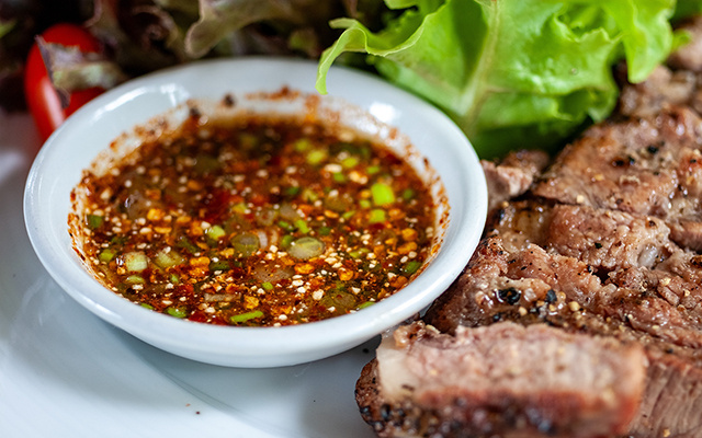 O molho que transforma qualquer carne ou salada fácil de fazer e com um ingrediente que você nunca pensou usar