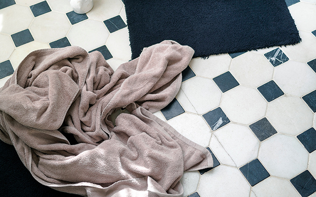 O que significa tratar as toalhas de banho com vinagre? A dica caseira que salva até as peças mais ásperas