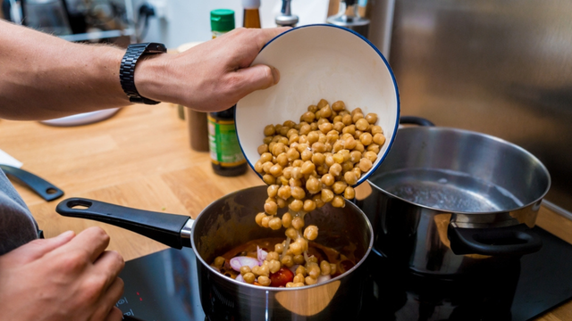 Todo domingo faço estoque desse grão-de-bico para agilizar as refeições da semana