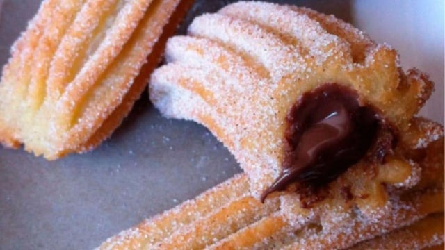 Esses churros de chocolate na airfryer ficam prontos em 15 minutos! (Créditos: TudoGostoso)