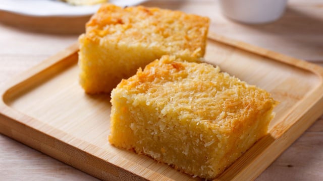 Bombocado é feito com coco e pode ser mais firme ou mais cremoso (Créditos: Shutterstock)