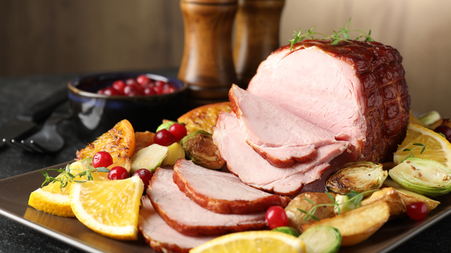 Como temperar o pernil para um assado muito saboroso, macio e suculento: ingrediente especial para marinar a carne vai transformar o seu prato