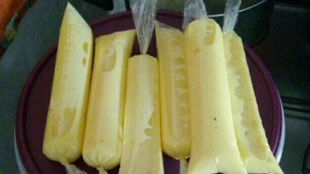 Sacolé de maracujá com leite condensado. (créditos: TudoGostoso)