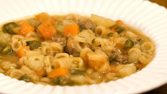Mais uma receita para o frio e, dessa vez, com o reforço do macarrão e carne (Créditos: TudoGostoso)