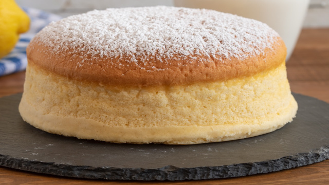 Bolo nuvem com apenas 2 ingredientes: uma sobremesa leve, fofinha e muito fácil de fazer