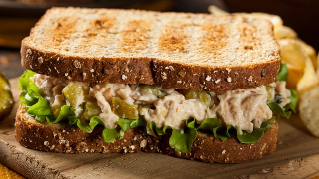 Pare de usar maionese no sanduíche de atum: um ingrediente simples deixa tudo mais cremoso e gostoso