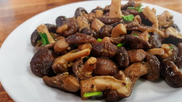 Cogumelo shitake é um dos poucos alimentos ricos em vitamina D que não são de origem animal. (créditos: TudoGostoso)