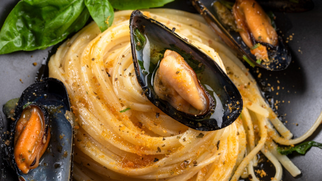 Um chef experiente: "Os mexilhões não são cozidos em água, o segredo é abri-los com 30 ml de vinho"