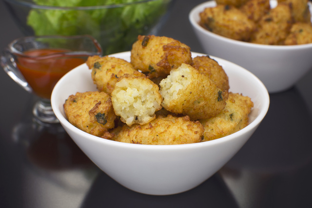 Bolinho de arroz na Airfryer SEM FARINHA, a receita pra lanchar a sobra do almoço e ser feliz