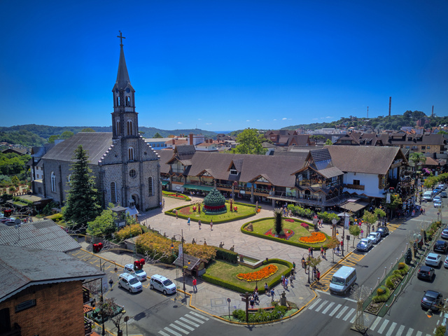 Destinos com temperaturas amenas como Gramado são tendências nos períodos quentes (Créditos: Shutterstock)