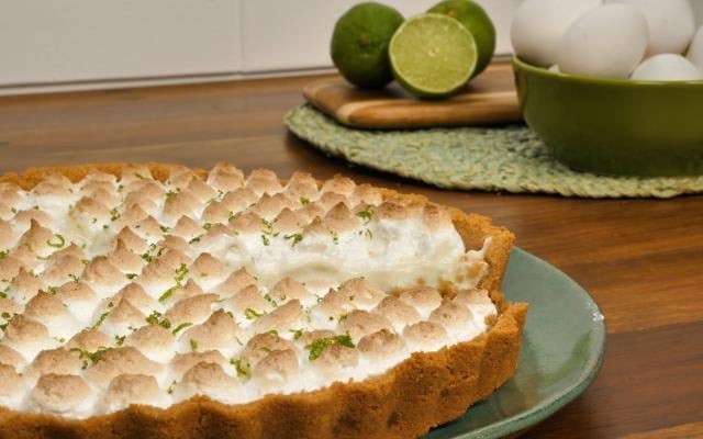 Torta de limão geladinha com o aroma da fruta cítrica (Créditos: TudoGostoso)