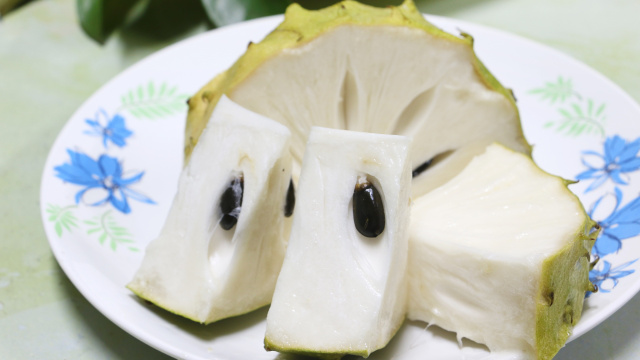 A fruta anti-inflamatória poderosa que ajuda a controlar a glicose e a pressão arterial