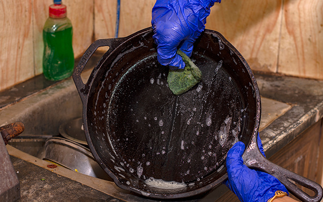 Panelas e frigideiras brilhantes: a mistura fácil e simples de bicarbonato de sódio que sempre funciona