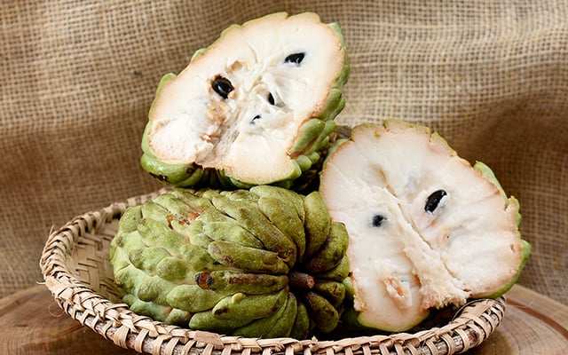 Nem fruta-do-conde, nem baunilha: a fruta que parece ser uma, mas com sabor de outra