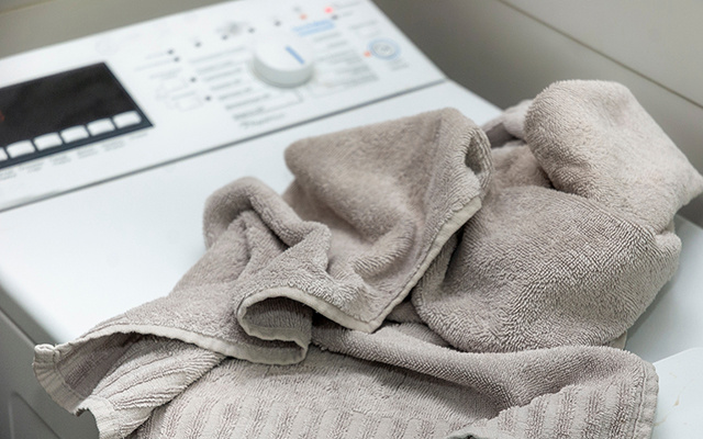 Parece limpa, mas... Essa é a frequência certa para lavar a sua toalha de banho e evitar infecções de pele