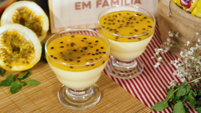 Mousse de maracujá fácil e cremosa servida em taça (Créditos: TudoGostoso)