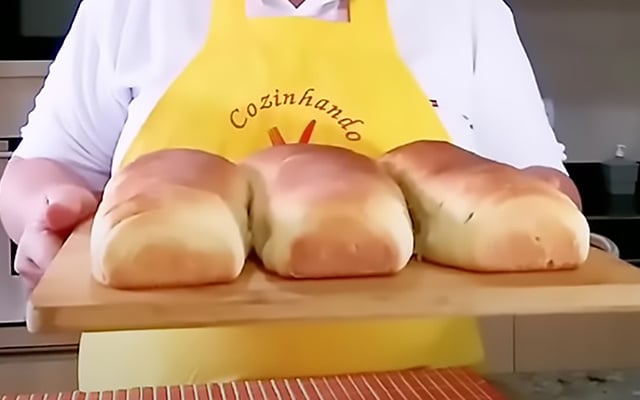 Nem ovo, nem leite: pão caseiro de massa fofinha e macia fica tão gostoso que nem precisa passar nada