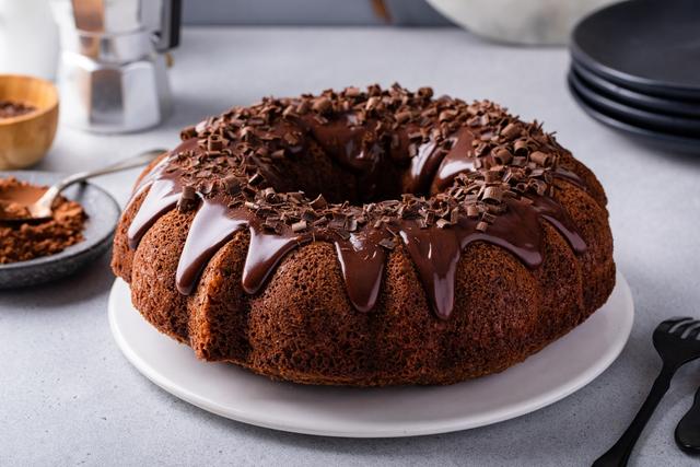 É de comer sem culpa: como fazer um bolo de chocolate sem farinha, açúcar e leite de lamber os dedos