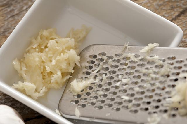 Faça esse truque INIMAGINÁVEL com um item que você já tem em casa e mude o jeito de usar seu ralador