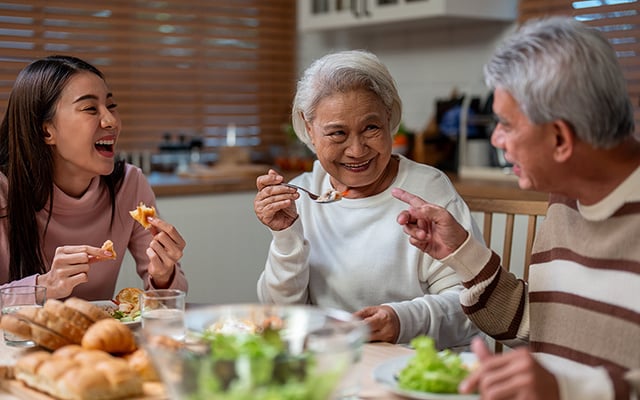 Viver até os 100 anos: médico revela 10 hábitos simples que realmente aumentam sua longevidade, "viver mais está nas suas mãos"