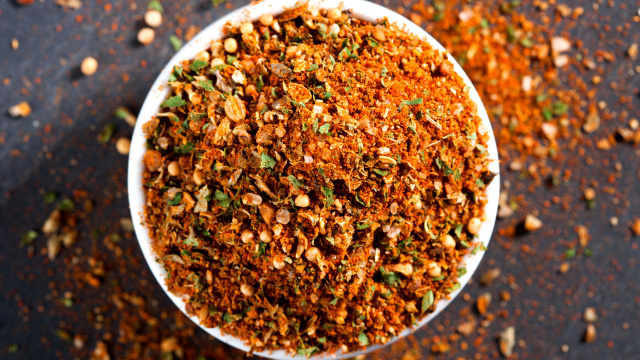 Chega de comida sem sabor: como fazer tempero pega marido em casa para deixar as receitas mais gostosas que nunca!