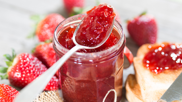 Esse docinho de morango é tão fácil que dá vontade de fazer toda semana