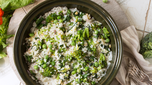 Finalmente aprendi como fazer arroz de brócolis verdinho igual de restaurante em casa aproveitando folhas e talos