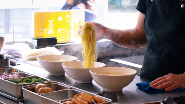 Mesmo fazendo sucesso no mundo todo, lojas de ramen batem recorde de falência no Japão e o motivo é surpreendente