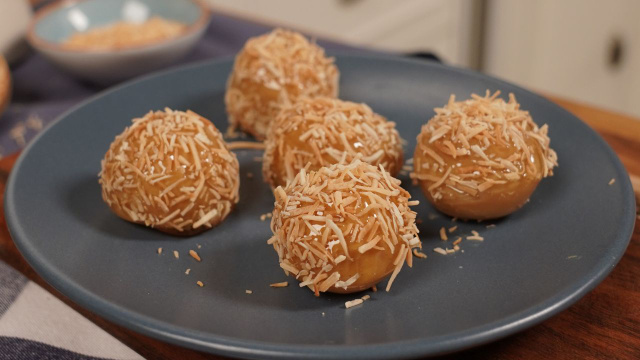 Agora que acabou a era do morango do amor, vamos falar dessa bala de doce de leite caramelizada que é muito melhor