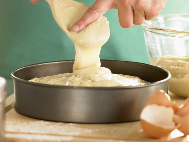 Algo simples como um fermento um pouco velho pode fazer a massa não crescer quanto devia no forno (Créditos: Shutterstock)