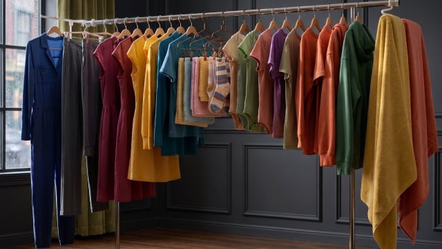 Pendurando as roupas dessa forma elas secarão muito mais rápido (Créditos: Imagem gerada por IA)